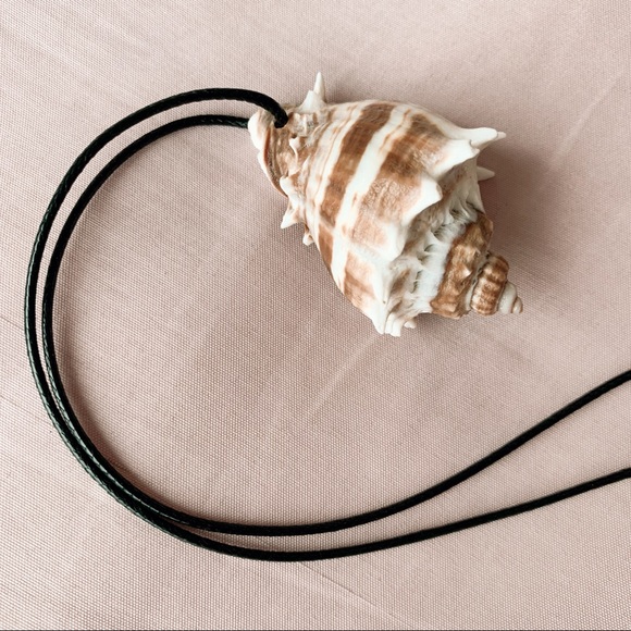 Y2K Shell Necklace - Picture 7 of 8